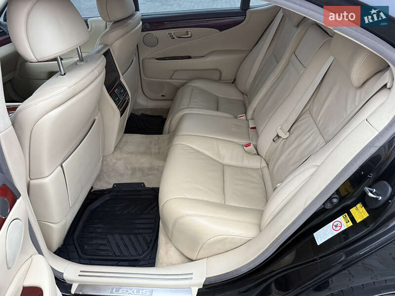 Седан Lexus LS 2011 в Ірпені