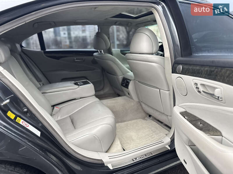 Седан Lexus LS 2007 в Чернигове