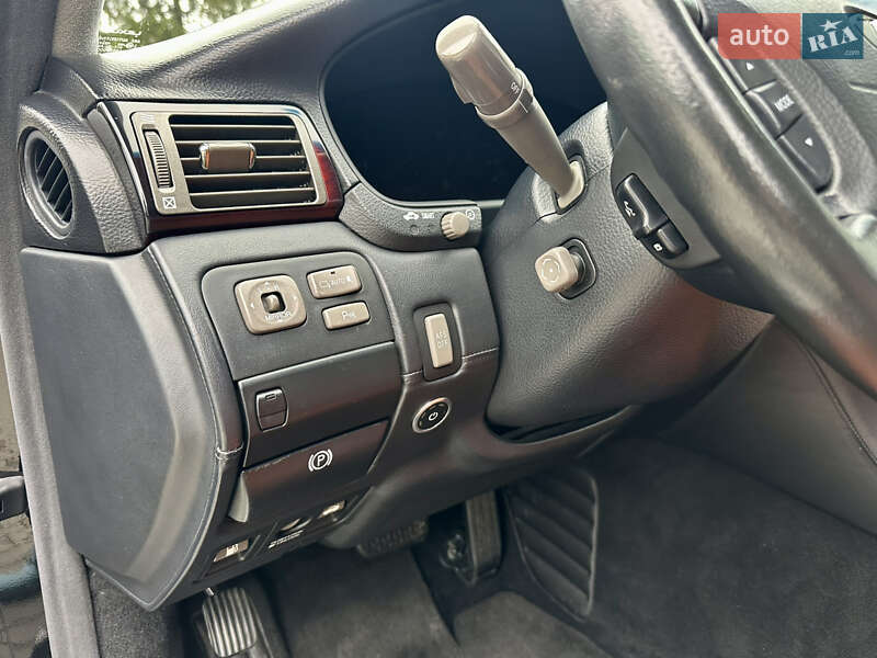 Седан Lexus LS 2004 в Луцке
