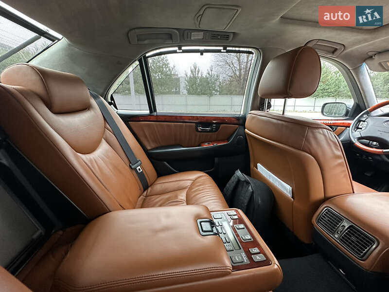 Седан Lexus LS 2004 в Луцке