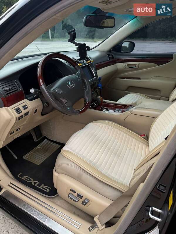 Седан Lexus LS 2007 в Каневе