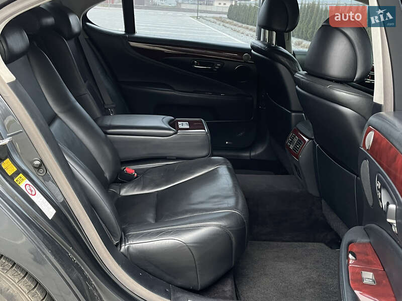 Седан Lexus LS 2007 в Луцке