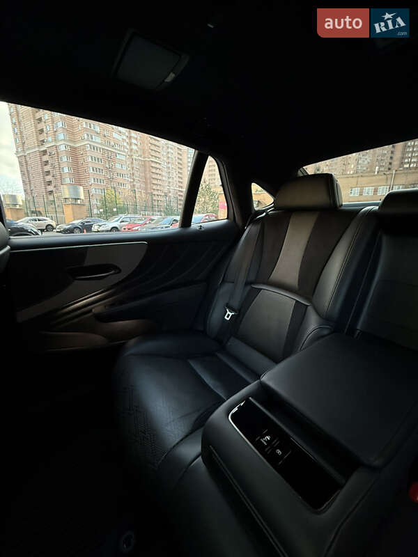 Седан Lexus LS 2018 в Киеве