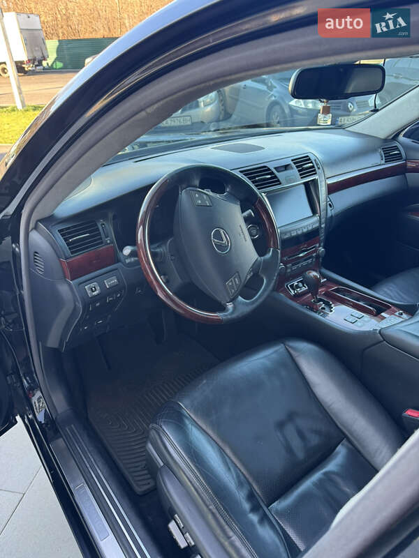Седан Lexus LS 2008 в Києві