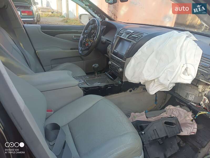 Седан Lexus LS 2010 в Дрогобыче