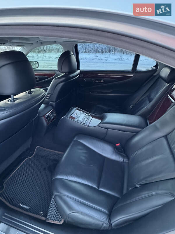 Седан Lexus LS 2007 в Виннице