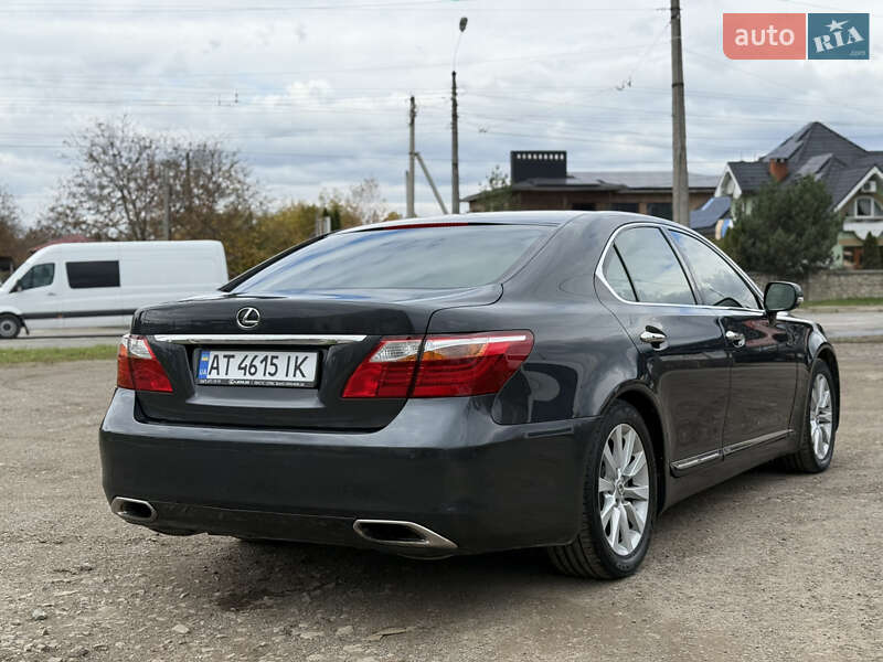 2011 Lexus LS, VIN JTHCL46F805010400:plate — фото 1 (autoria)