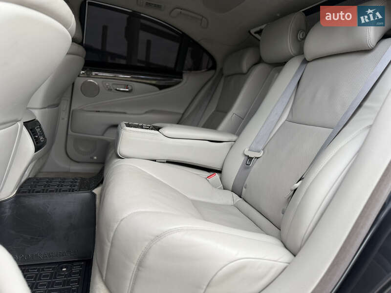 Седан Lexus LS 2011 в Ивано-Франковске