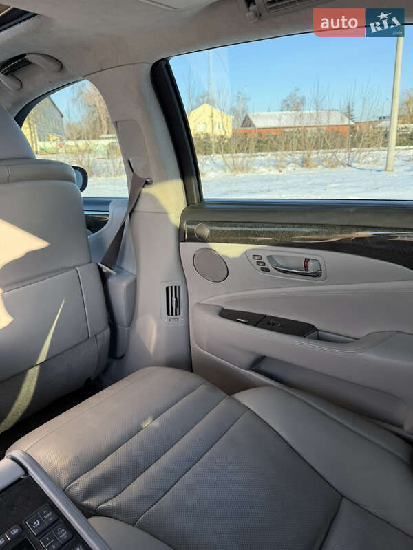 Седан Lexus LS 2008 в Виннице