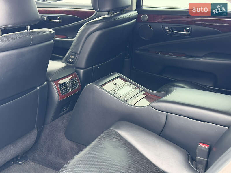 Седан Lexus LS 2007 в Вараше фото 32 Седан Lexus LS 2007 в Вараше