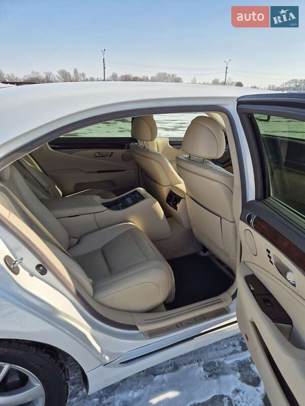 Седан Lexus LS 2013 в Киеве