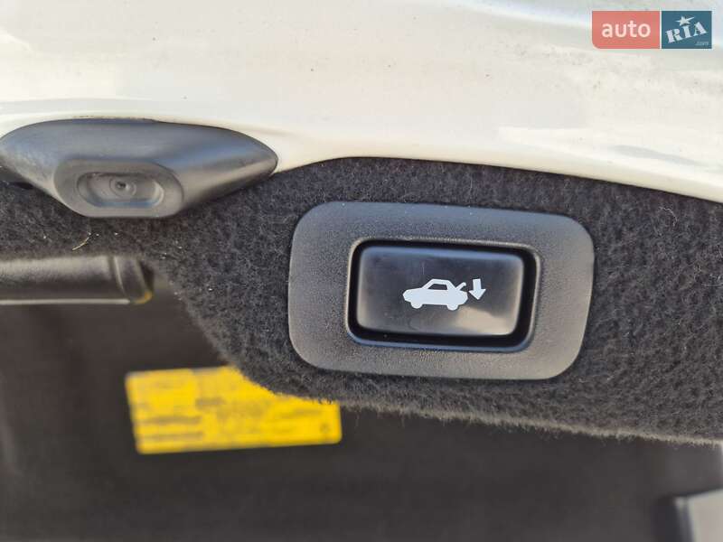 Седан Lexus LS 2013 в Киеве