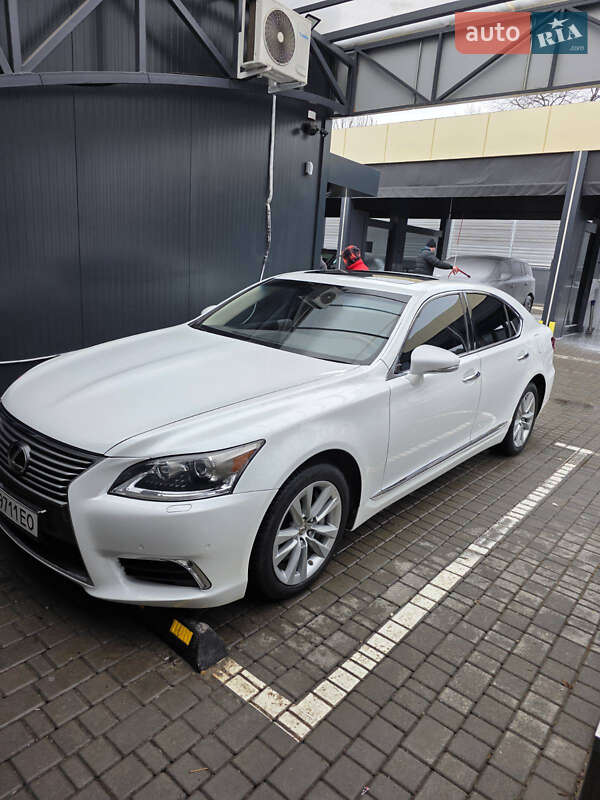 2013 Lexus LS, VIN JTHCL46F405020132:plate — фото 1 (autoria)