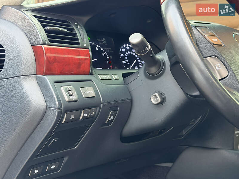 Седан Lexus LS 2007 в Вараше