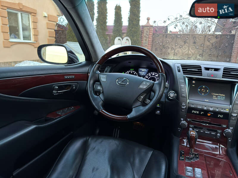 Седан Lexus LS 2007 в Вараше