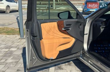 Седан Lexus LS 2022 в Ровно