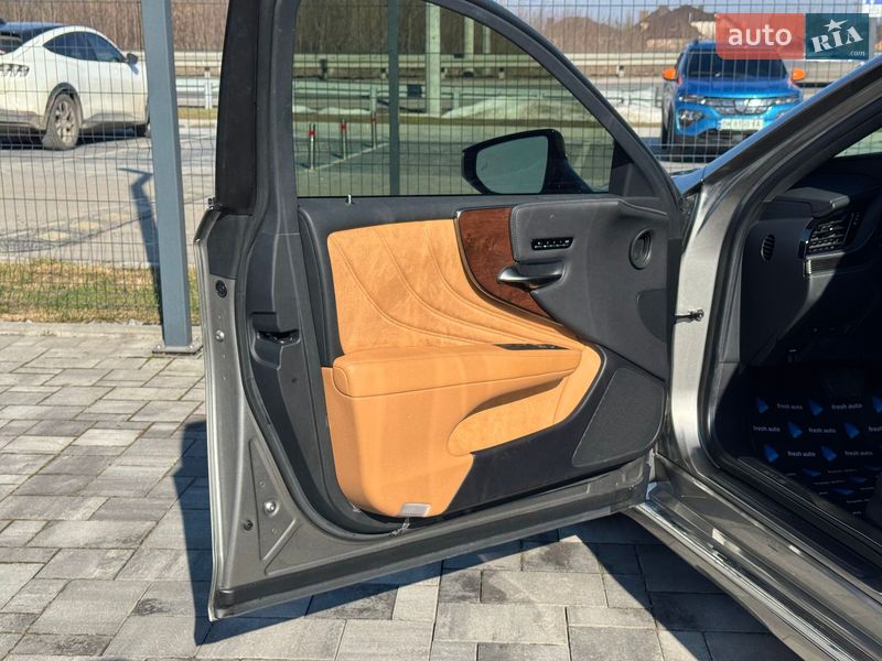 Седан Lexus LS 2022 в Ровно