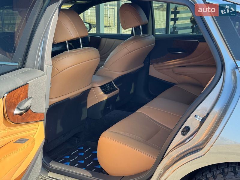 Седан Lexus LS 2022 в Ровно
