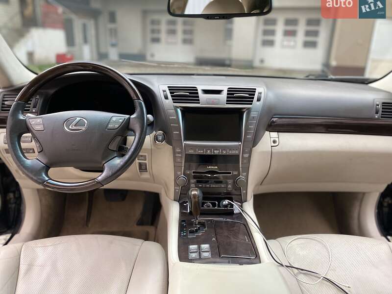 Седан Lexus LS 2008 в Ивано-Франковске