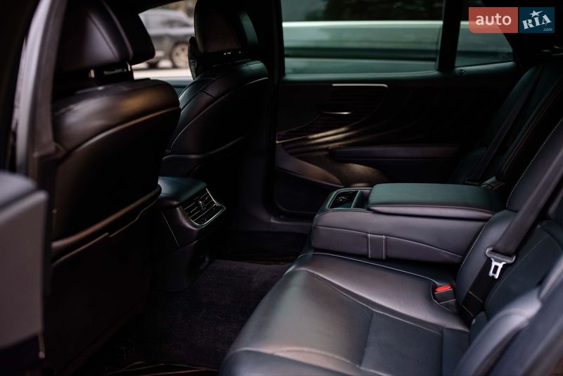 Седан Lexus LS 2018 в Ивано-Франковске