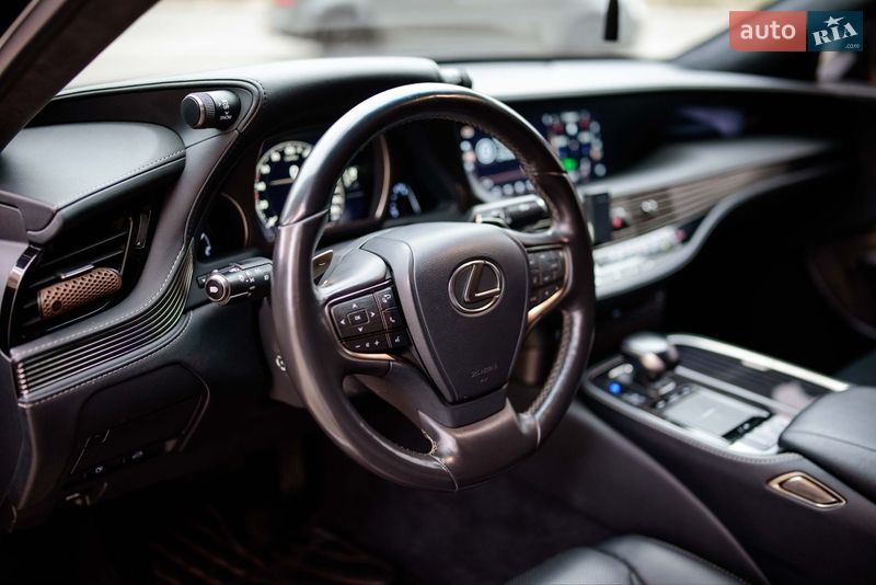 Седан Lexus LS 2018 в Ивано-Франковске