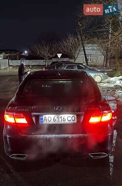 Седан Lexus LS 2008 в Иршаве