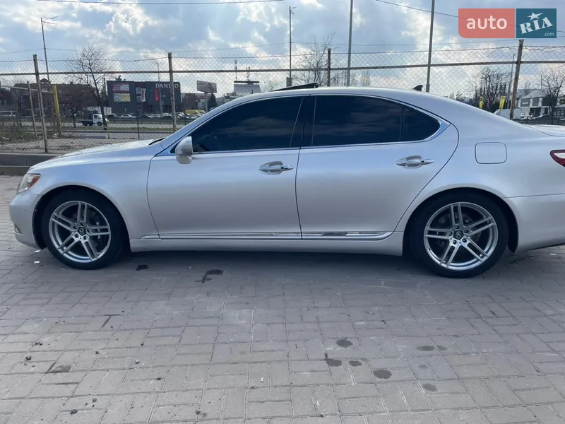 Lexus LS
