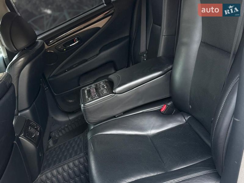 Седан Lexus LS 2013 в Ровно