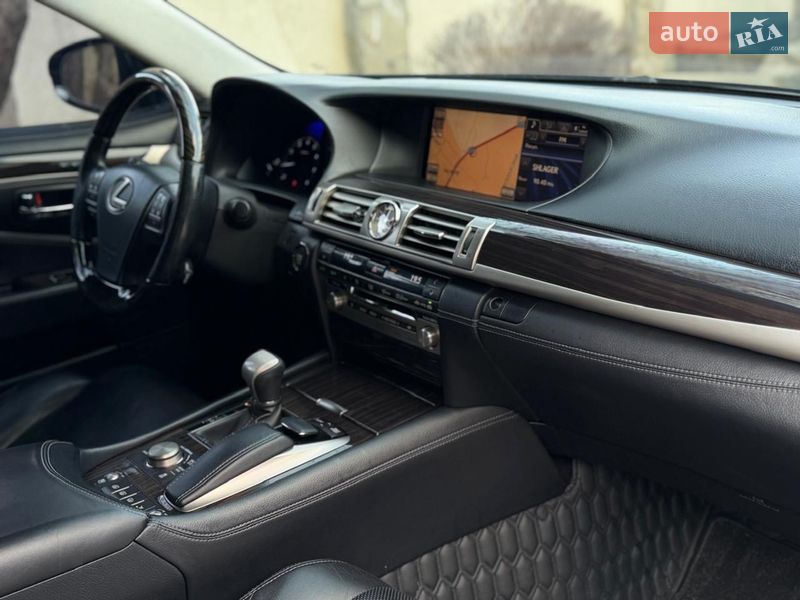 Седан Lexus LS 2013 в Ровно