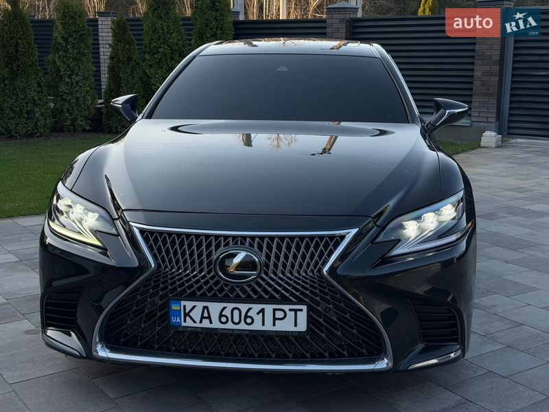 Седан Lexus LS 2018 в Стоянці