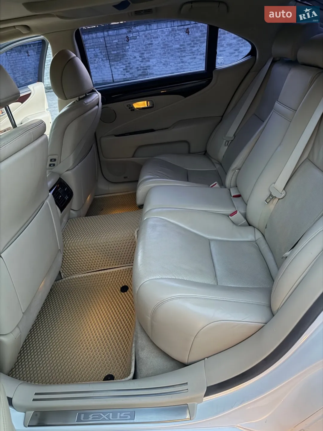 2010 Lexus LS - мініатюра 13