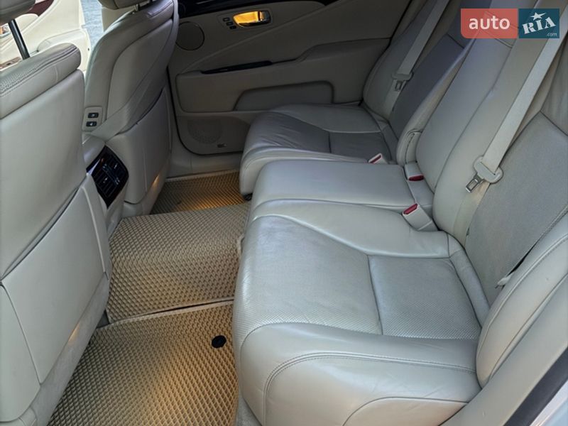 Седан Lexus LS 2010 в Сумах