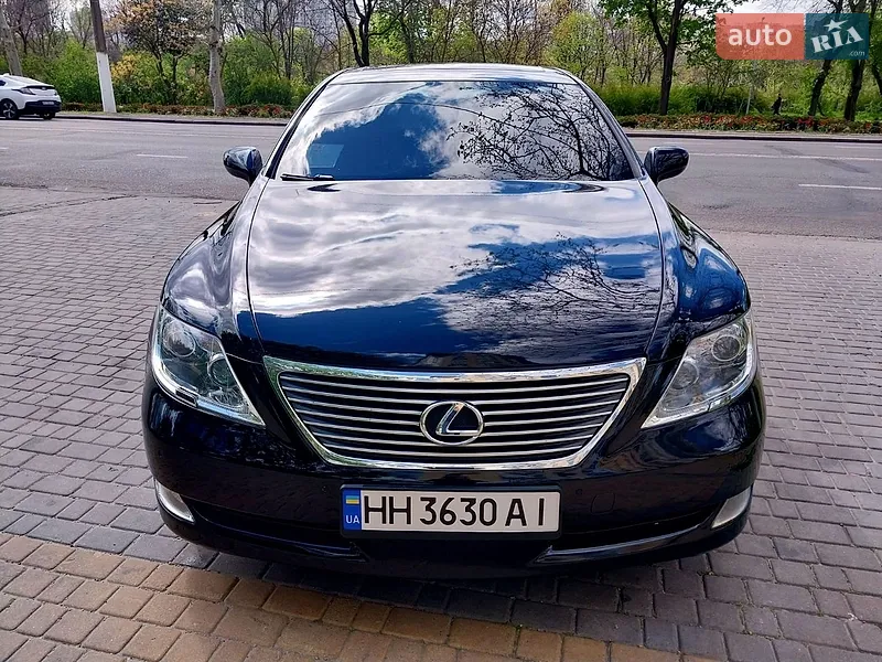 Lexus LS