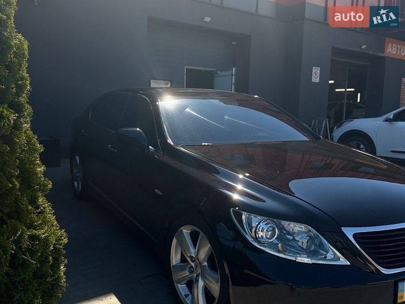 Седан Lexus LS 2007 в Луцке