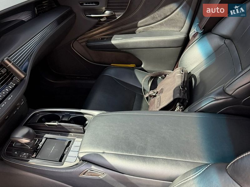 Седан Lexus LS 2018 в Житомире
