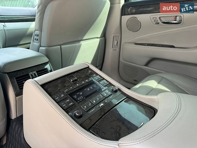 Седан Lexus LS 2007 в Львові