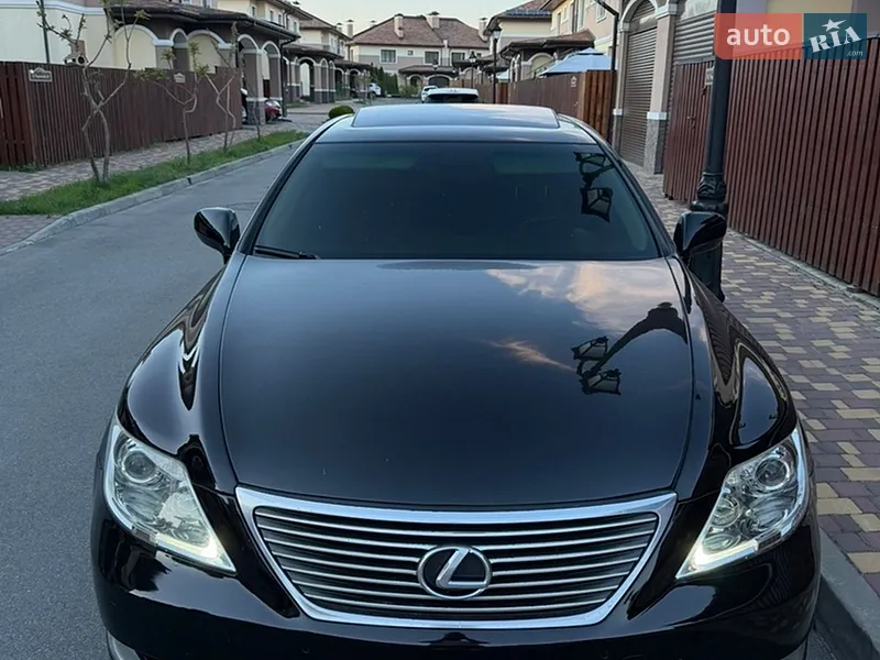 Lexus LS