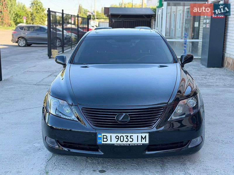 Седан Lexus LS 2007 в Кременчуці