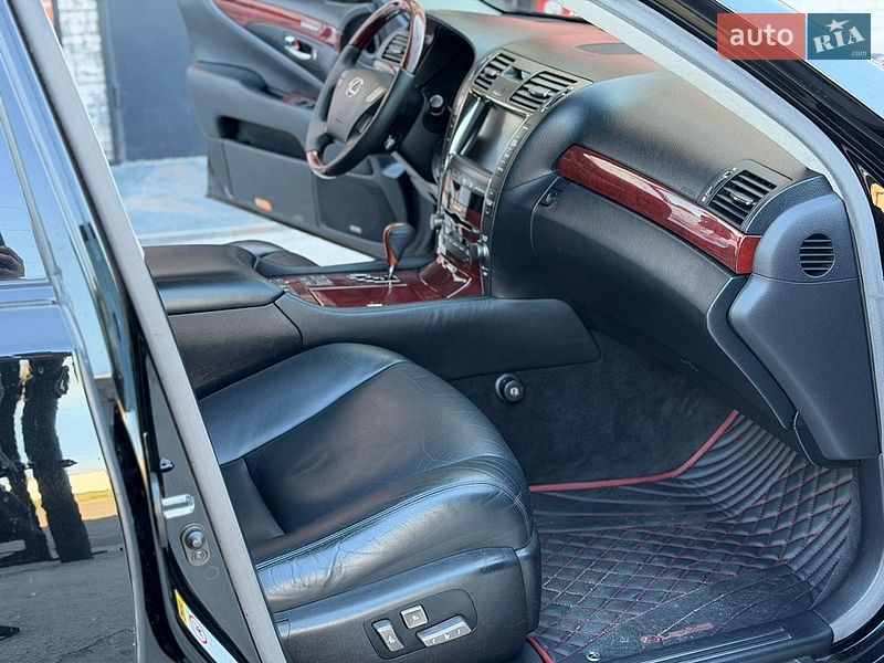 Седан Lexus LS 2007 в Кременчуці