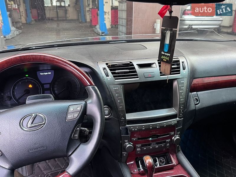 Седан Lexus LS 2007 в Бродах