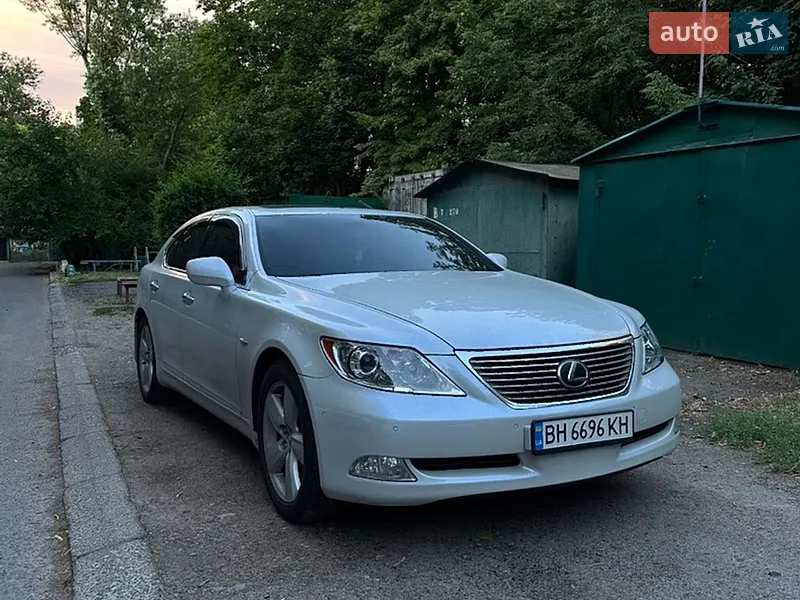 Lexus LS