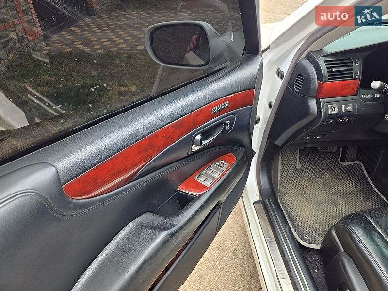 Седан Lexus LS 2008 в Вознесенске