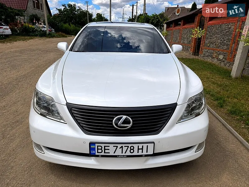 Lexus LS