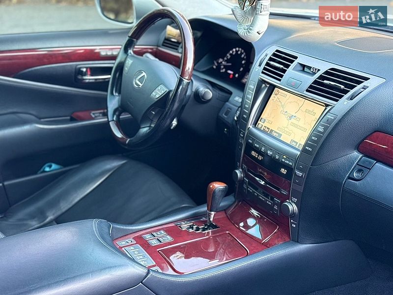 Седан Lexus LS 2008 в Дніпрі