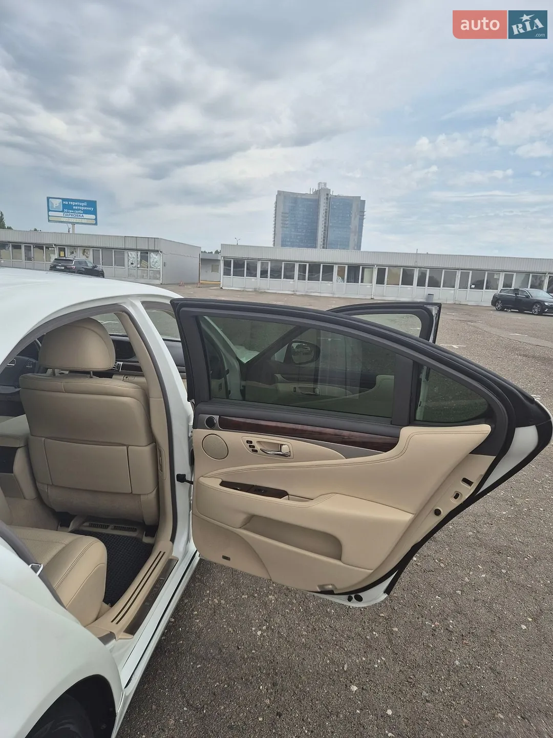 2013 Lexus LS - мініатюра 18