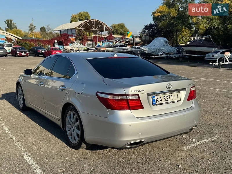 Lexus LS