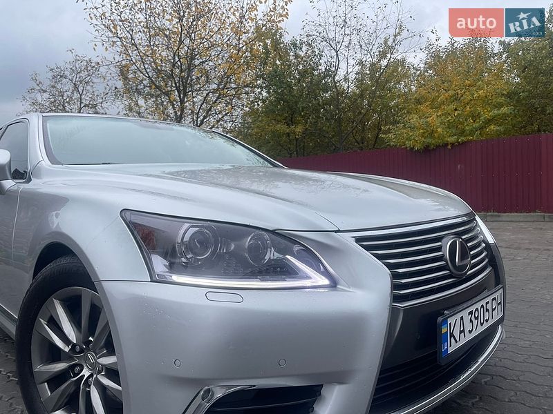 Седан Lexus LS 2013 в Львові