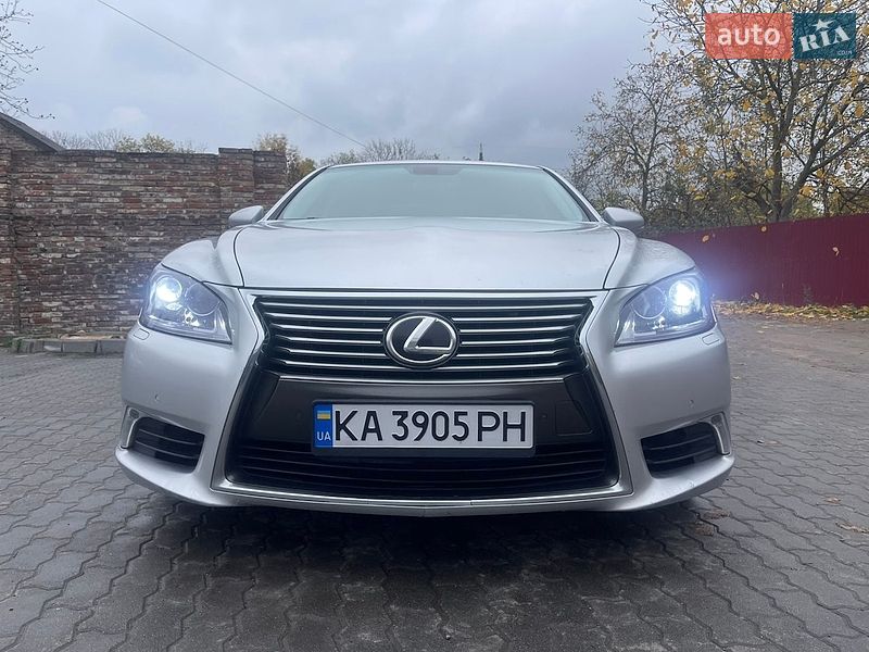Седан Lexus LS 2013 в Львові