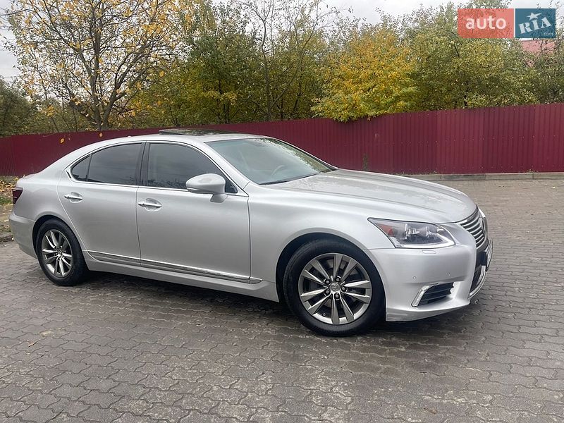 Седан Lexus LS 2013 в Львові