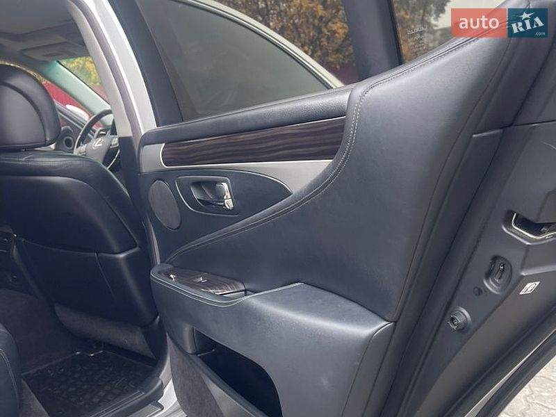 Седан Lexus LS 2013 в Львові